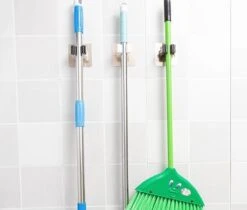 Bezem Houder - Zelfklevend - Zilverkleurig -Tuingereedschaps Winkel 1200x1022