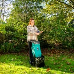 VONROC Hakselaar/Shredder 2500W – Voor Takken Tot Ø45mm – Incl. 45L Opvangzak & Duwstok -Tuingereedschaps Winkel 1200x1200 330