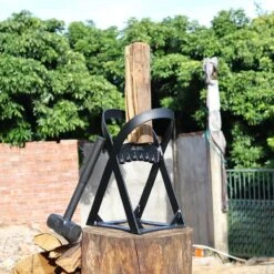 Lighted Lifestyle™| Houtklover Voor Aanmaakhout Incl. Kloofhamer - Houtsplijter - Houtkliever - Snel Haardhout - Gietijzer - Incl. Schroeven -Tuingereedschaps Winkel 1200x1200 703