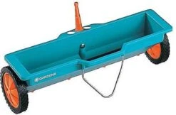 GARDENA Combisysteem Strooiwagen - 40 Cm Strooibreedte - Inhoud 3 Liter - Geschikt Voor 100m² -Tuingereedschaps Winkel 1200x789 3