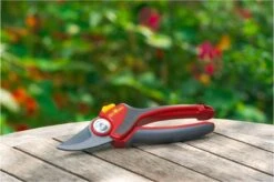 WOLF-Garten Snoeischaar "Premium Plus" RR 4000 - Max. Knipdiameter 22 Mm - Links- En Rechtshandige - Softinleg Handgreep - Snijhoek 30° - Voor Grote Handen - Vervangbare Messen -Tuingereedschaps Winkel 1200x798 3