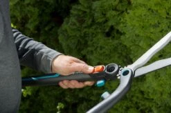 GARDENA - 2 In 1 EnergyCut Heggenschaar - 2.5x Meer Kracht - Totale Lengte 60 Cm -Tuingereedschaps Winkel 1200x799 64