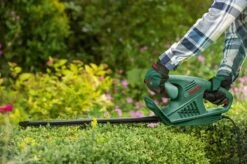 Bosch EasyHedgecut 45 Heggenschaar - Op Snoer - 420 W 14 Bosch EasyHedgecut 45 Heggenschaar - Op Snoer - 420 W -Tuingereedschaps Winkel 1200x799 67