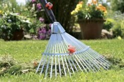 GARDENA Combisysteem Bladhark Hark - Werkbreedte Verstelbaar 30/50 Cm - Aanbevolen Steellengte 130 Cm -Tuingereedschaps Winkel 1200x800 11