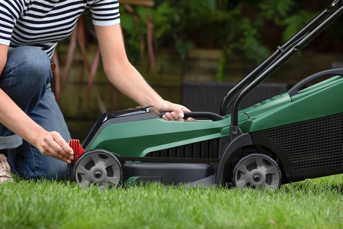 Bosch CityMower 18V-32-300 Grasmaaier - Maaibreedte 32 Cm - Zonder Accu En Lader 13 Bosch CityMower 18V-32-300 Grasmaaier - Maaibreedte 32 Cm - Zonder Accu En Lader - Afbeelding 11