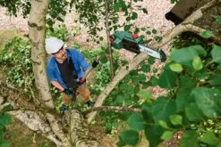 Bosch UniversalHedgePole 18 Heggenschaar Op Steel - Met 18 V Accu En Lader 21 Bosch UniversalHedgePole 18 Heggenschaar Op Steel - Met 18 V Accu En Lader -Tuingereedschaps Winkel 1200x800 27