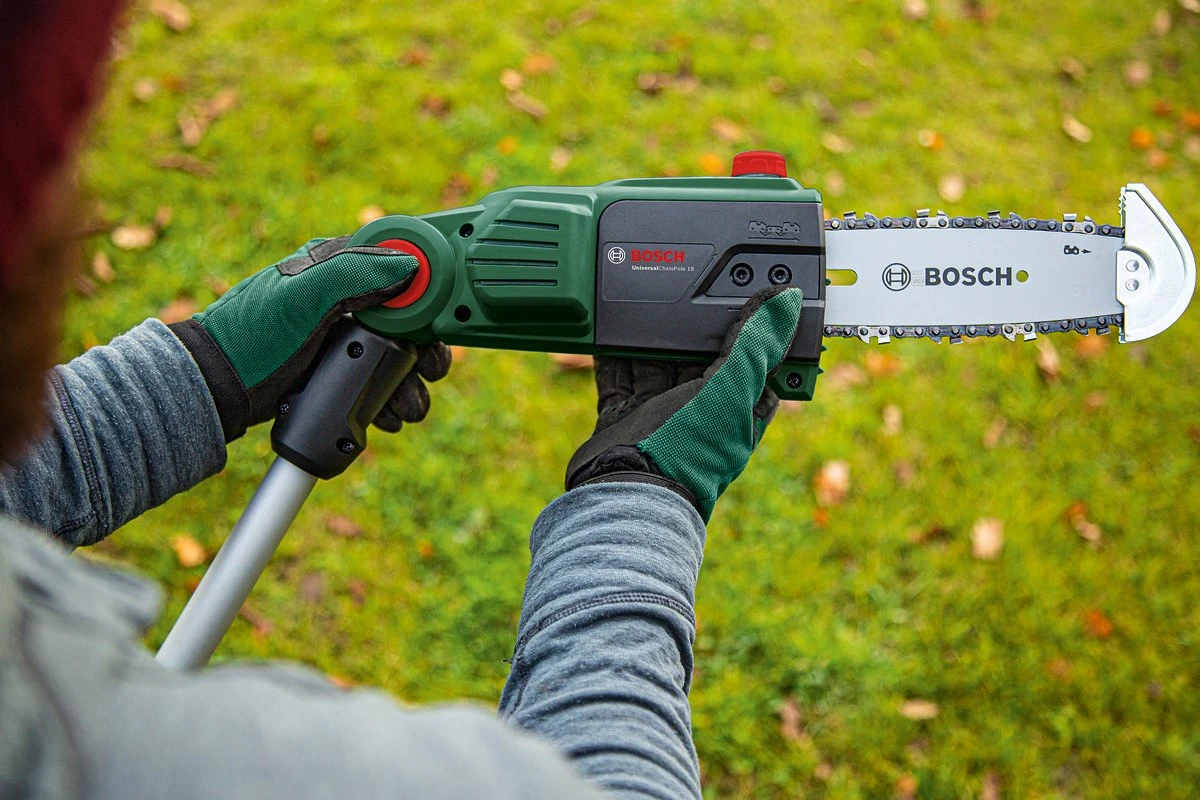 Bosch UniversalHedgePole 18 Heggenschaar Op Steel - Met 18 V Accu En Lader 11 Bosch UniversalHedgePole 18 Heggenschaar Op Steel - Met 18 V Accu En Lader - Afbeelding 9