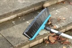 GARDENA Combi System Straatbezem - Aanbevolen Steellengte 130-150 Cm -Tuingereedschaps Winkel 1200x800 3