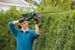 Bosch UniversalHedgeCut 18-55 Heggenschaar - Zonder 18V Accu En Oplader 17 Bosch UniversalHedgeCut 18-55 Heggenschaar - Zonder 18V Accu En Oplader -Tuingereedschaps Winkel 1200x800 92