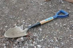 Silverline Mini Spade Met Ronde Kop En Houten Schacht - 70 Cm -Tuingereedschaps Winkel 1200x803