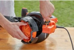 Black & Decker BLACK+DECKER BEBLV300SB-QS Bladblazer - 404 Km/u - 3000W - Zuig-/blaasfunctie - Gesnoerd 16 Black & Decker BLACK+DECKER BEBLV300SB-QS Bladblazer - 404 Km/u - 3000W - Zuig-/blaasfunctie - Gesnoerd -Tuingereedschaps Winkel 1200x808