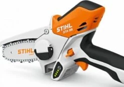 Stihl Accu Mini Kettingzaag SET - Snoeischaar - Snoeizaag - Hand Kettingzaag - Professioneel- Hovenier- Tuinman -Tuingereedschaps Winkel 1200x847 1