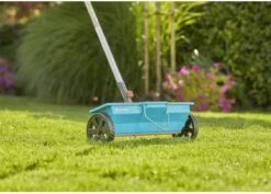 GARDENA Combisysteem Strooiwagen - 40 Cm Strooibreedte - Inhoud 3 Liter - Geschikt Voor 100m² -Tuingereedschaps Winkel 1200x859 3