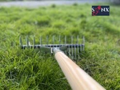 Synx Tools Verticuteerhark Verzinkt - Gazonbeluchters - Verticuteer / Harken - Bodembewerkers - Tuinartikelen / Tuingereedschap - Inclusief Steel 160cm 13 Synx Tools Verticuteerhark Verzinkt - Gazonbeluchters - Verticuteer / Harken - Bodembewerkers - Tuinartikelen / Tuingereedschap - Inclusief Steel 160cm -Tuingereedschaps Winkel 1200x899 16