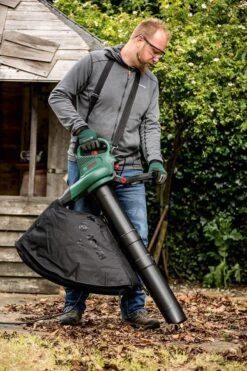 Bosch UniversalGardenTidy 3000 Bladblazer - Op Snoer - 3000 W -Tuingereedschaps Winkel 800x1200 23