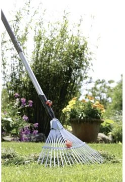 GARDENA Combisysteem Bladhark Hark - Werkbreedte Verstelbaar 30/50 Cm - Aanbevolen Steellengte 130 Cm -Tuingereedschaps Winkel 825x1200 6