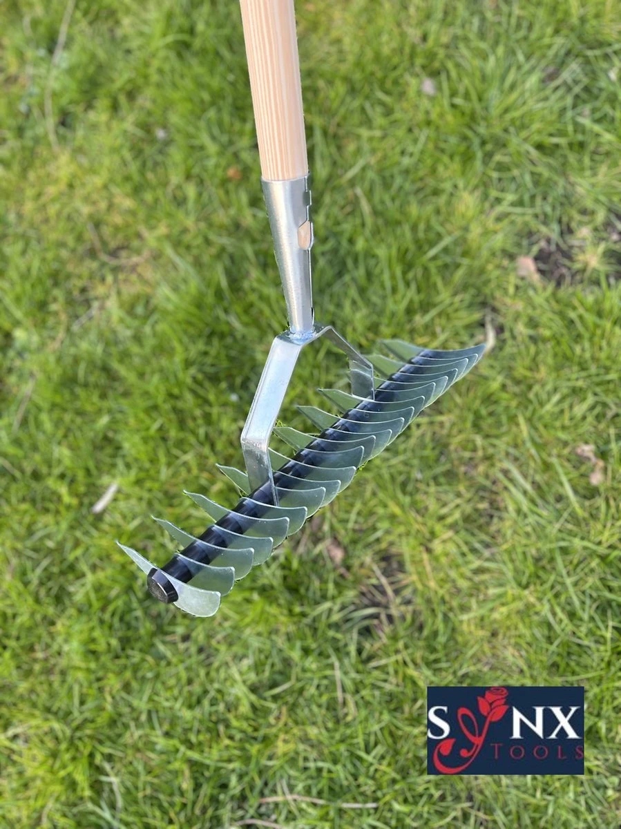 Synx Tools Verticuteerhark Verzinkt - Gazonbeluchters - Verticuteer / Harken - Bodembewerkers - Tuinartikelen / Tuingereedschap - Inclusief Steel 160cm 3 Synx Tools Verticuteerhark Verzinkt - Gazonbeluchters - Verticuteer / Harken - Bodembewerkers - Tuinartikelen / Tuingereedschap - Inclusief Steel 160cm